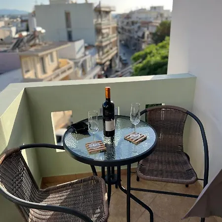 Giannis Kavros In The Center Of Chania * ハニア